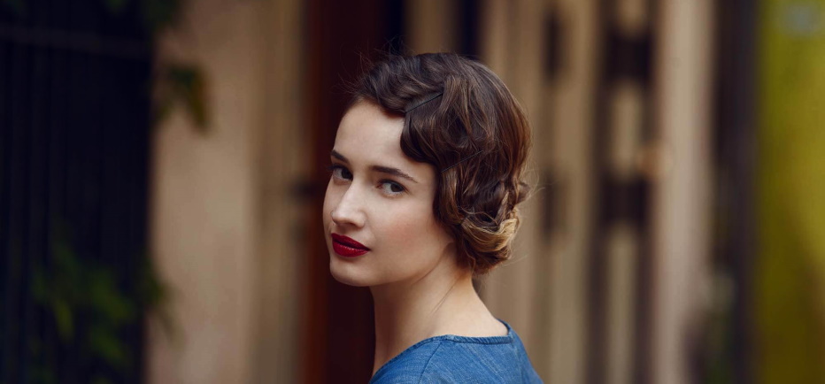 Gatsby-inspired hairstyle