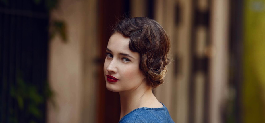 Gatsby-inspired hairstyle